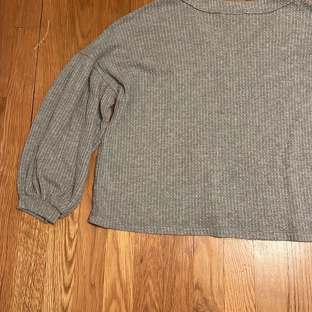 Vestique Gray waffle knit top v-neck top Size Small - Picture 10 of 12